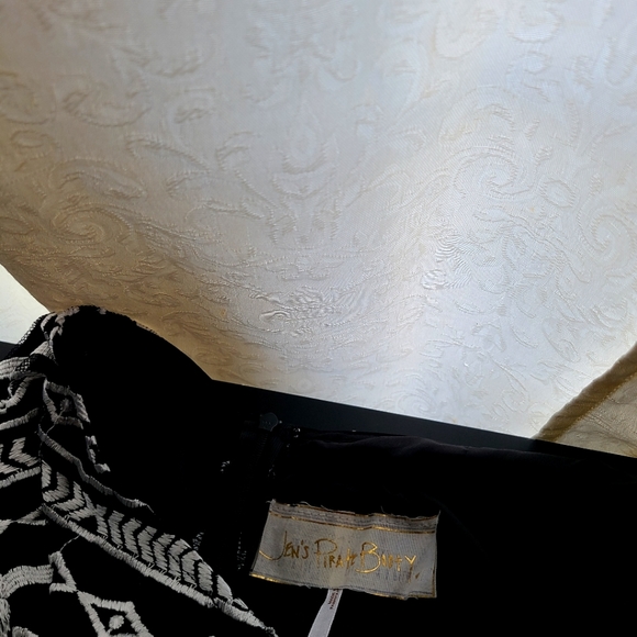 JEN'S PIRATE BOOTY...STUNNING DRESS - Picture 9 of 10